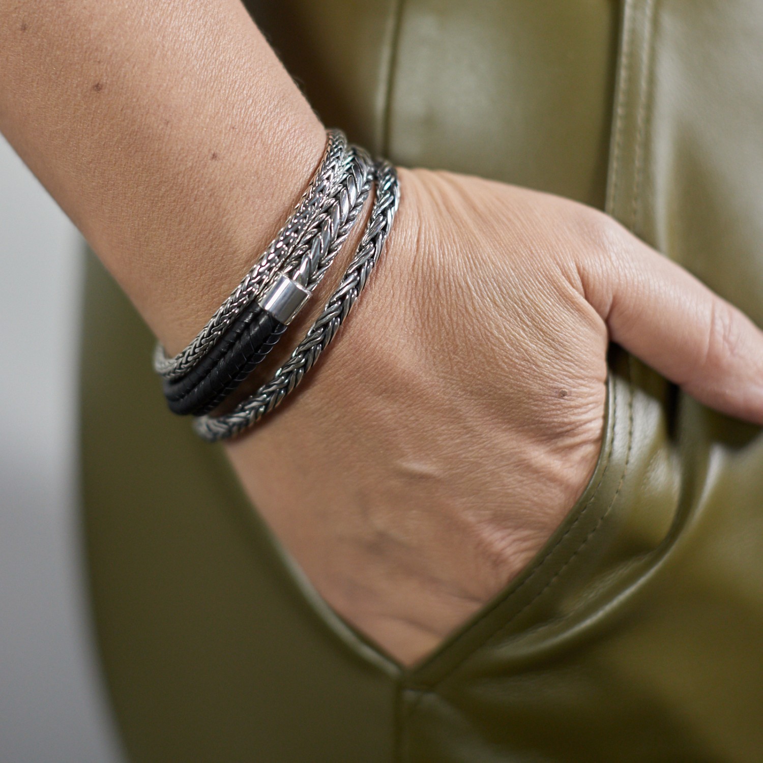 realiteit stem Blozend 193BLK armband zilver & leer zwart | SILK Jewellery© | Official webshop